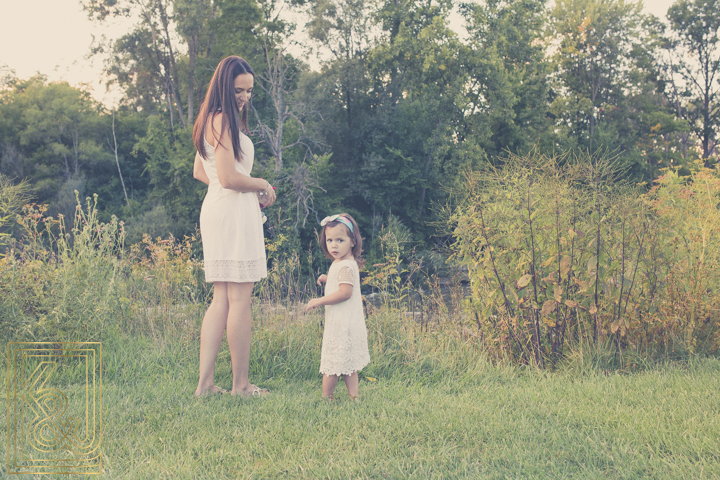 casual family photography at yates cider mill