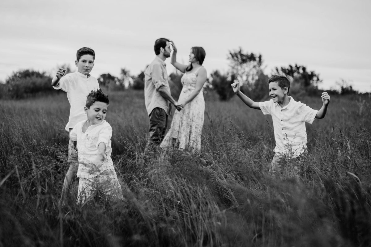 NATURAL METRO DETROIT FAMILY PHOTOGRAPHY BY KELLIE OVERHOLT PHOTOGRAPHY