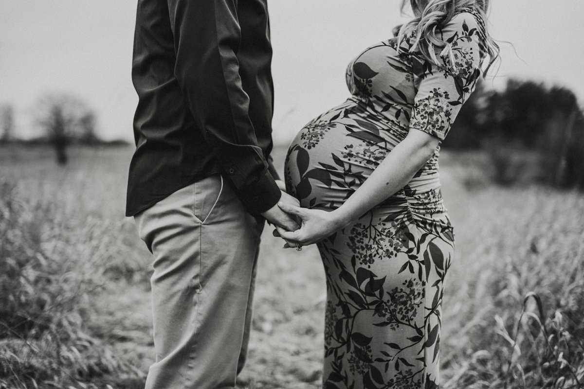 WINTER MATERNITY SESSION IN NORTHVILLE MI