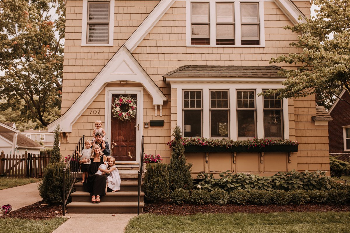 FAMILY PHOTOS PORCH