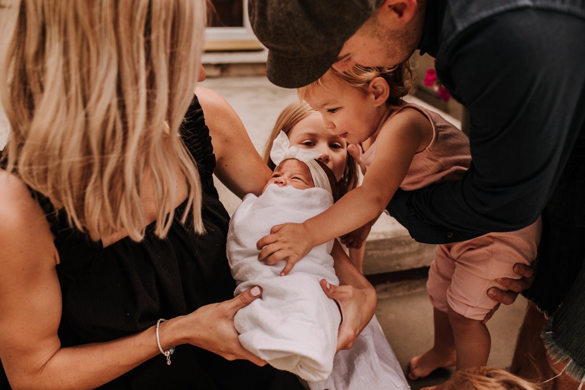 NEWBORN PHOTOS WITH SIBLINGS MICHIGAN