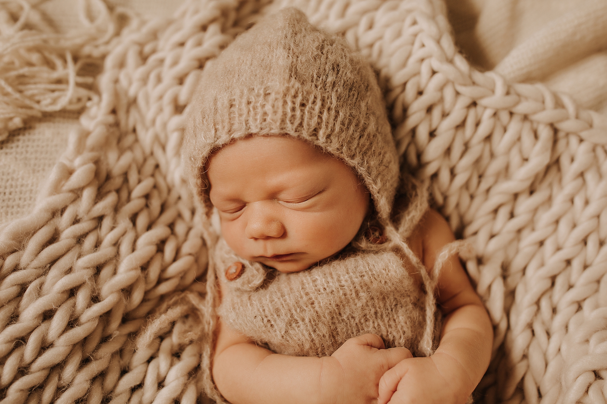 LIFESTYLE NEWBORN PHOTO SOUTHEAST MI