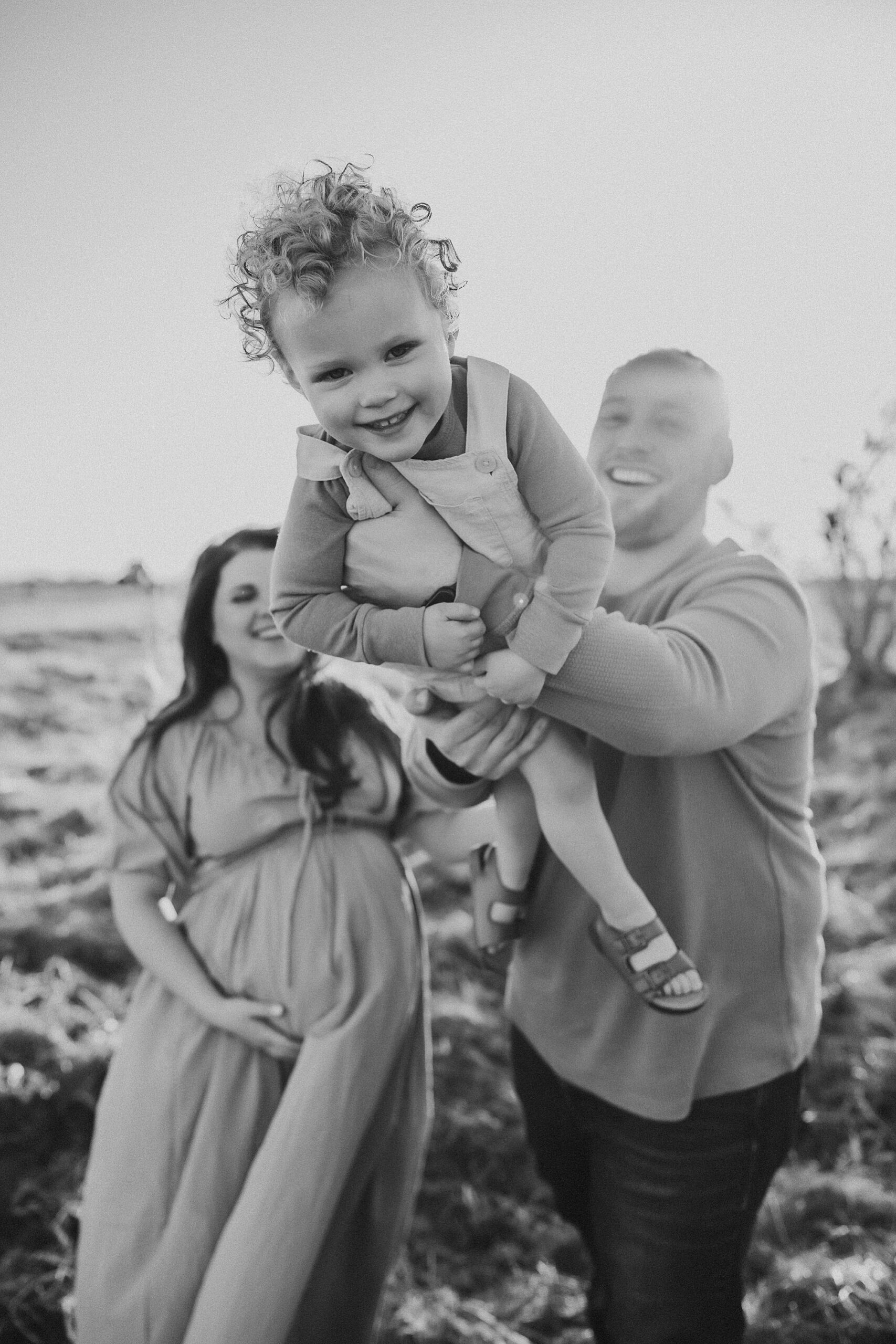 NATURAL FAMILY PHOTOGRAPHY BY KELLIE OVERHOLT PHOTOGRAPHY
