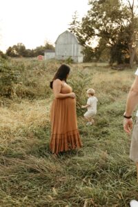 MATERNITY PHOTOGRAPHER FENTON MI