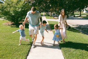 Family Pictures Walk to the Park Fenton MI