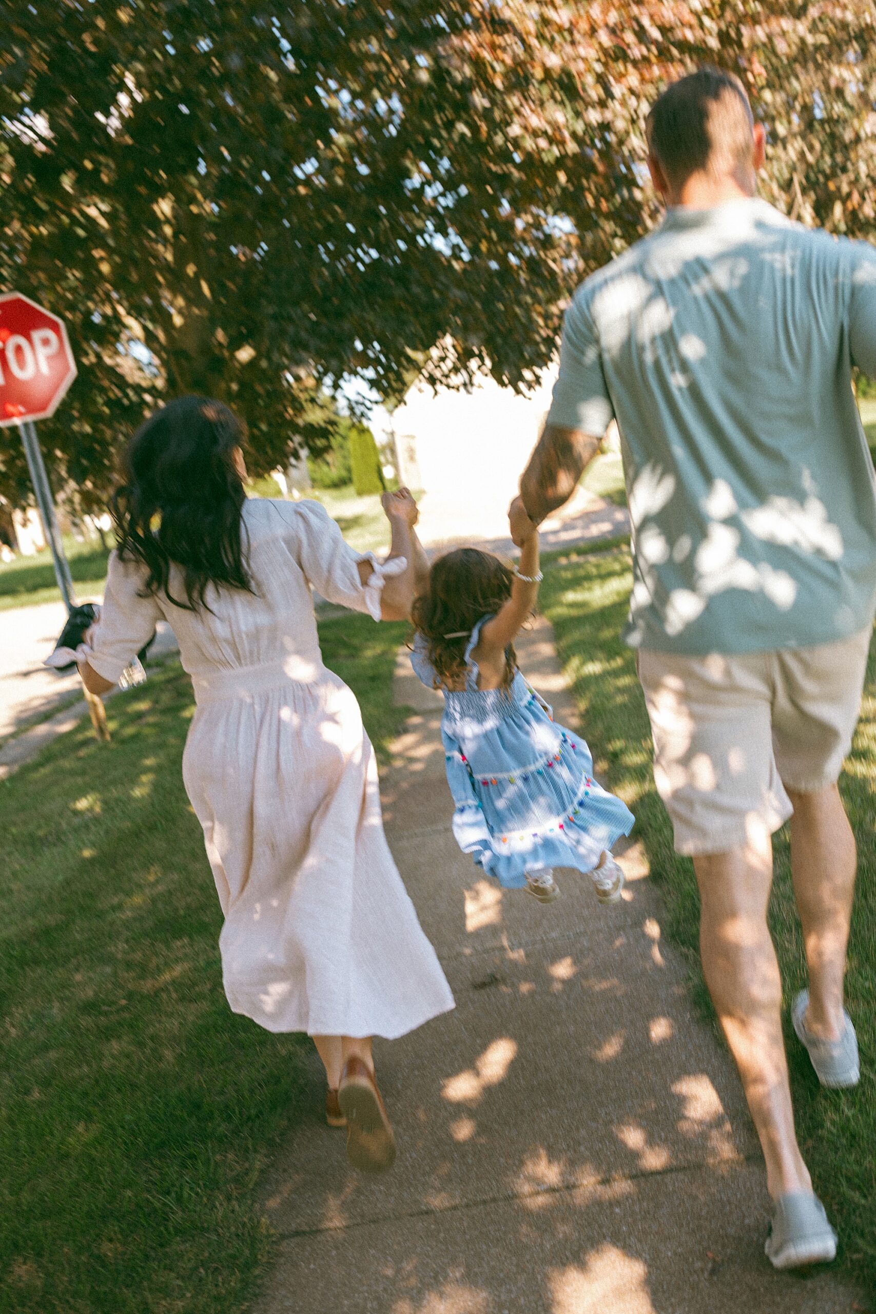 Family Pictures Walk to the Park Milford MI